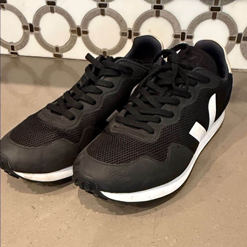Veja SDU Black and White Mens 11